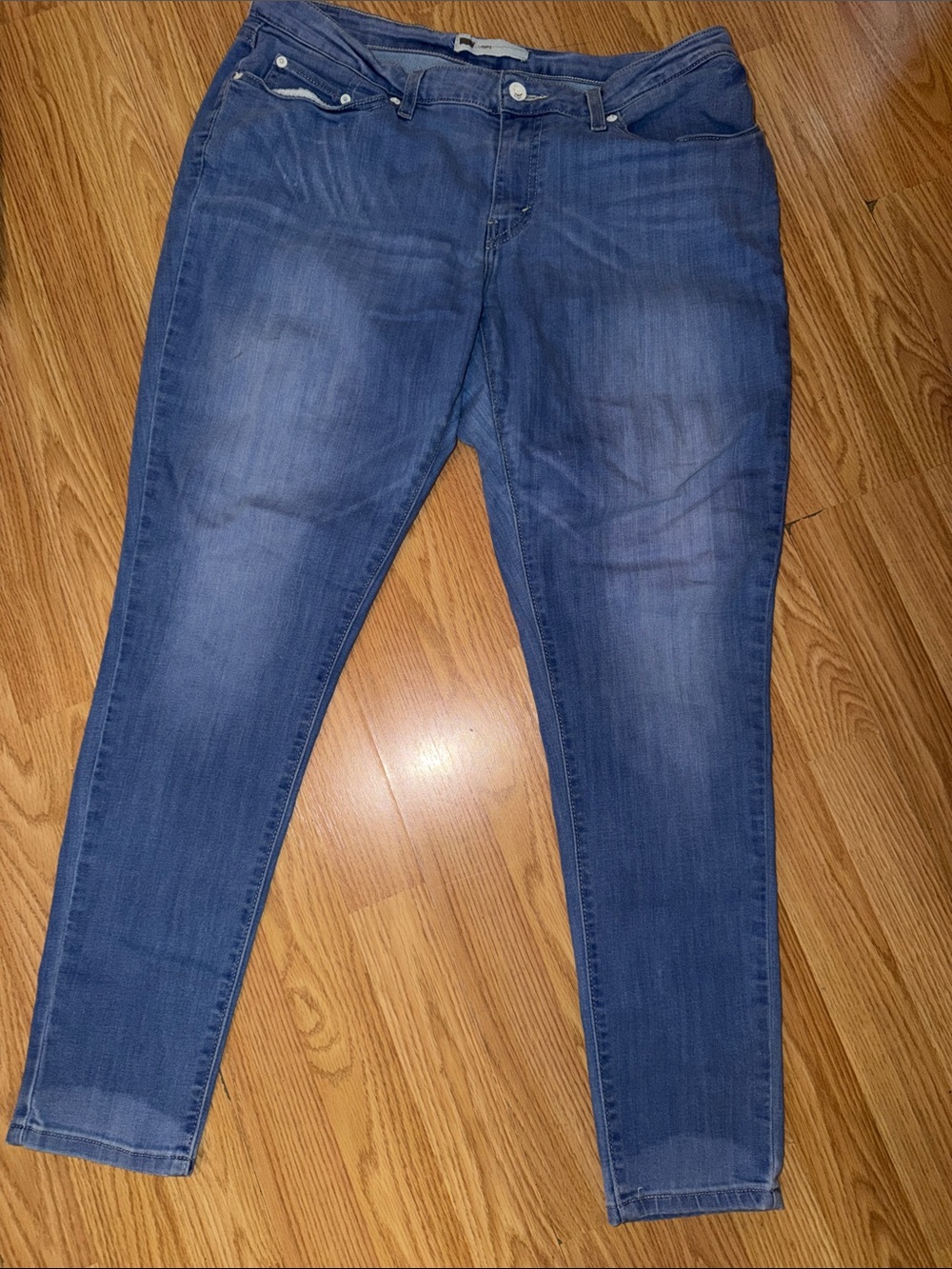 Levi's Women's Skinny Jeans in Medium Blue Wash